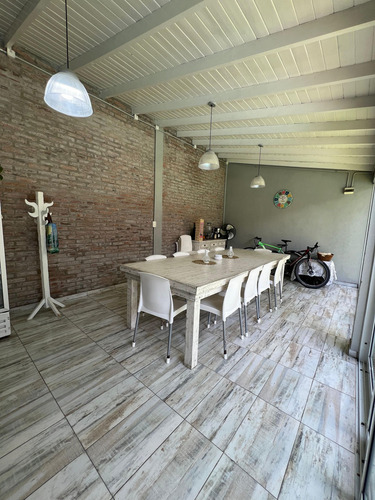 Casa 6 Amb. C/quincho, Parrilla, Pileta - B. Vista