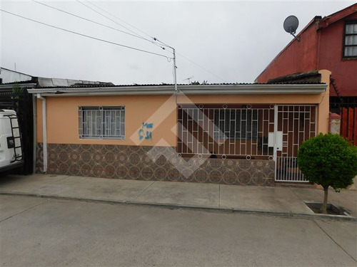 Casa En Venta De 3 Dorm. En Pudahuel