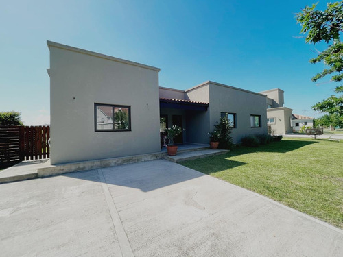 Imagen 3 de 16 de Casa En Venta En El Canton Barrio Puerto Lote Interno Con Pileta