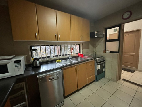 Excelente Casa Tipo Townhouse De 3 Pisos. 5d-4b.