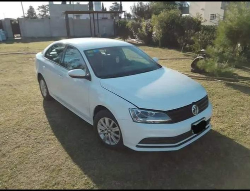 Imagen 7 de 10 de Volkswagen Vento 2015 2.0 Advance 115cv