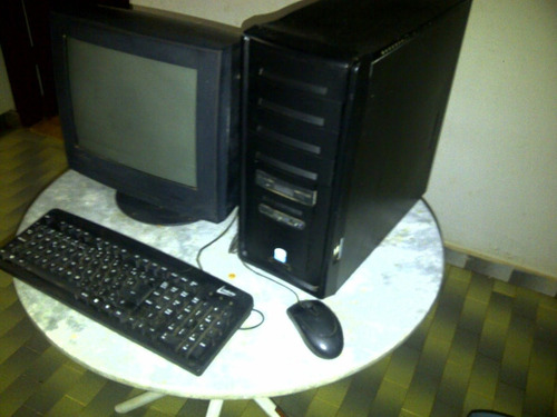 Desktop Intel Com Monitor Crt (para Retirada De Peças)