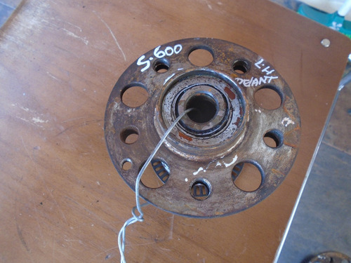 Imagen 1 de 3 de Vendo Hub Delantero Izquierdo De Mercedes Benz S600, 2000