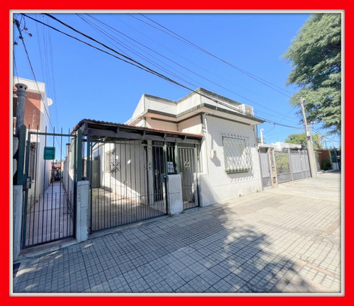 Alquiler De Muy Lindo Apartamento Formato Casita, Pérez Castellano, 2 Dormitorios, Patio, Planta Baja, Independiente, Sin Gastos Comunes