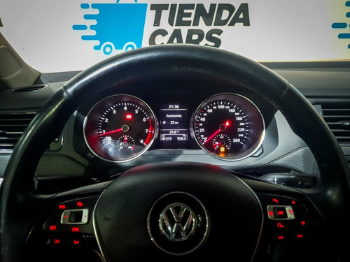 Imagen 7 de 8 de Volkswagen Vento 2.0 Advance 115cv Summer Package