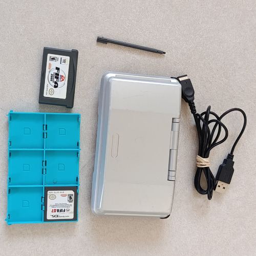 Nds Consola Nintendo Ds Fat Con Juego Ds Y Gba Fifa Gris (Usado)