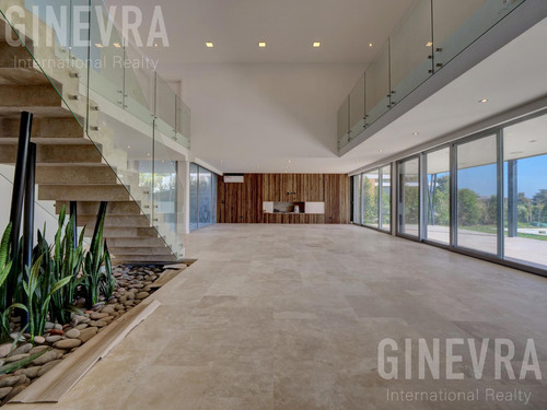 Casa En Venta A Estrenar En Nordelta, El Golf