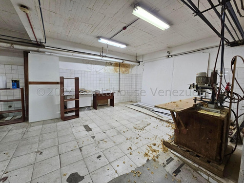 Km Comercial En Alquiler En Catia, Distrito Metropolitano