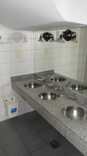 Imagen 9 de 11 de Excelente Local En Importante Esquina De Floresta!!!