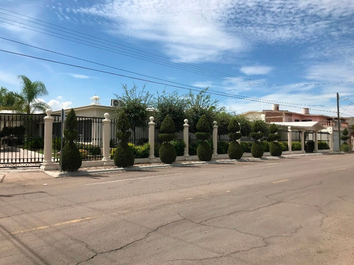 Imagen 3 de 30 de Hermosa Casa Con Excelente Ubicacion Y Acabados De Lujo