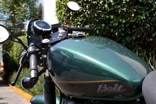 Imagen 8 de 15 de Impecable Yamaha Bolt 950 Muy Llamativa Poco Uso Como Nueva