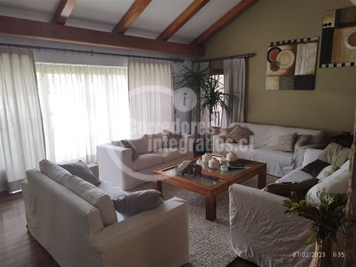 Casa En Venta De 6 Dorm. En La Reina