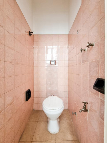 Departamento 4 Ambientes En Barrio Norte. 2 Baños Y Toilette. Contrafrente