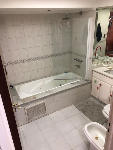 Merolla Vende | Hermosa Casa De Seis Ambientes En Parque Patricios Usd 550.000