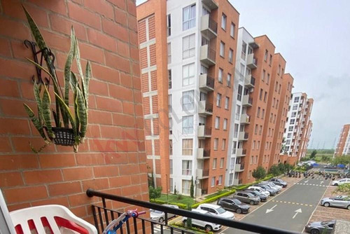 Vendo Hermoso Apartamento Remodelado Con Ascensor En Piso 3.