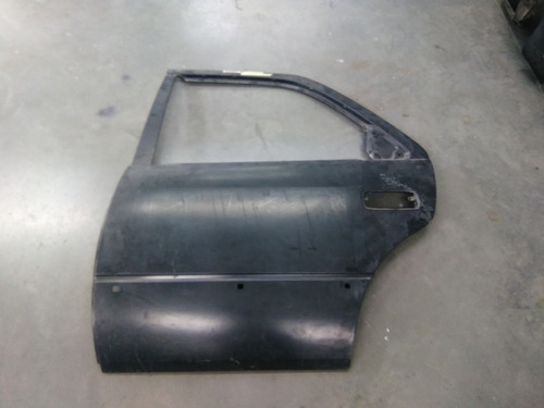 Panel Lateral Puerta Trasera Izq. Toyota Camry 1998