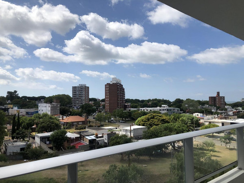 Imagen 1 de 20 de Departamento - Malvín-complejo Pilay - 1 Dorm Con Amplia Terraza Con Renta