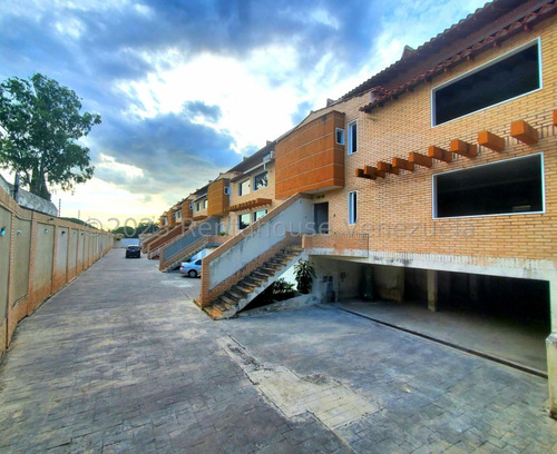 Casa Townhouse En Venta A Estrenar Cantarrana Zona Norte Maracay Todos Los Servicios Remodelada Marmol Porcelanato Estef 25-16085