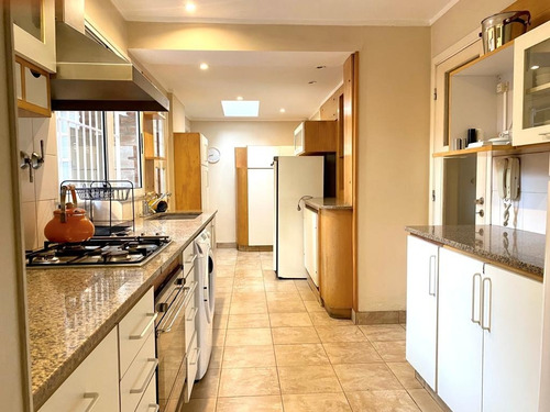 Imagen 10 de 28 de Importante Residencia 10 Pasajeros / 4 Dormitorios / 2 Vehículos / A 200 Mts De Güemes