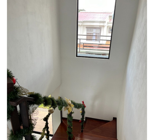 Vendo Casa En Condominio Hacienda El Coyol, Reciente Construcción Y Patio Muy Amplio