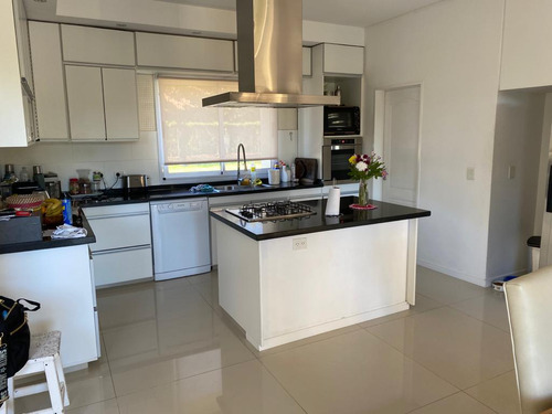 Casa En Venta En Barrio Cerrado Santa Ana Moreno