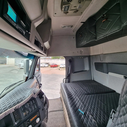 Imagem 10 de 25 de Caminhão Volvo Fh 460 6x4 2014 Globetrother Baixo Km Fh460