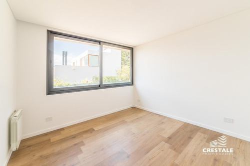 Imagen 19 de 29 de Importante Casa 3 Dormitorios Venta. Jardin, Piscina - San Sebastian