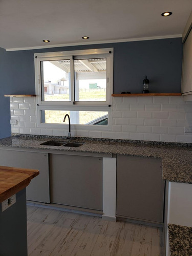 Casa En Venta - 2 Dormitorios 2 Baños - Cochera - 300mts2 - Los Reartes, Córdoba