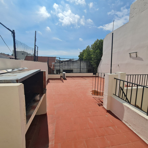 Departamento Tipo Ph 1 Piso Por Escalera Con Terraza Y Patio
