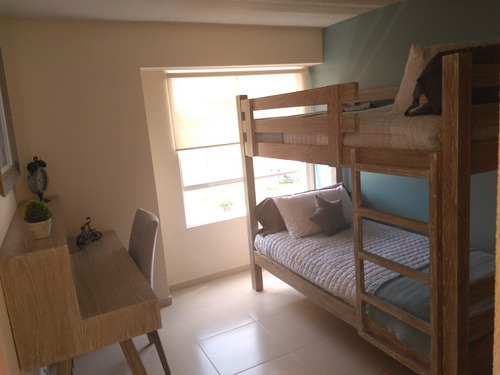 Casa En Venta De 4rec Con Balcon En Los Héroes Chalco