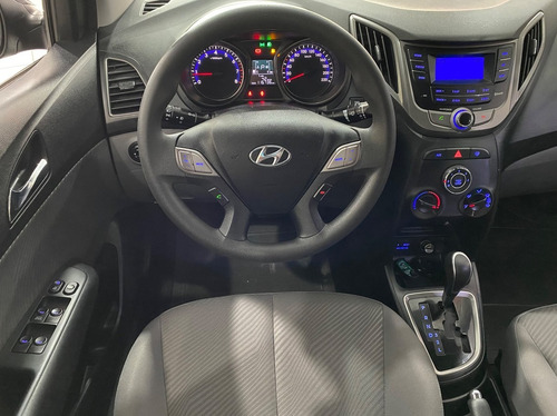 Imagem 15 de 20 de Hyundai Hb20s 1.6 Comfort Plus 16v 2015