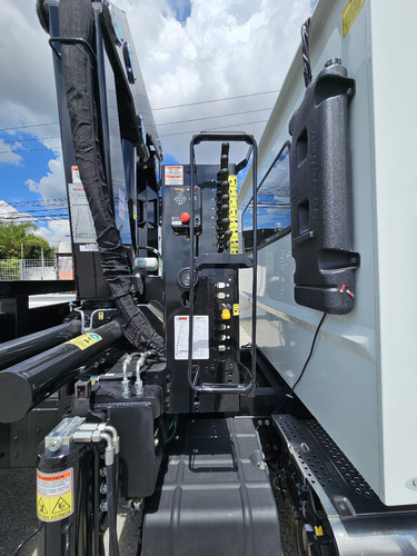 Caminhão Mb Atego 1719 Cabine Itec Munck Argos Agi20.5 2025