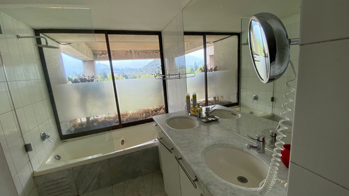 Exclusivo Triplex En Edificio Moderno, Ideal Para Familias