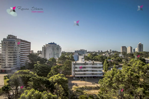 Venta De Apartamento De 2 Dormitorios Y Dependencia En Torre Esmeralda Punta Del Este