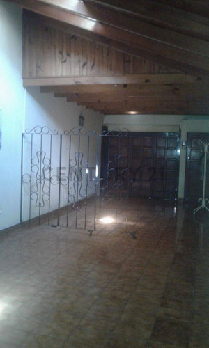 Casa De 4 Ambientes En Pompeya