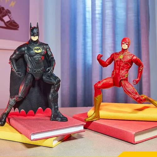 DC Comics - MUÑECOS SUPERHÉROES 10 CM - Muñeco Articulado 10 cm con 3  Accesorios Misteriosos - 6056331 - Juguetes niños 3 años + / Modelo  Aleatorio (más de 12 Figuras Coleccionables) : : Juguetes y juegos