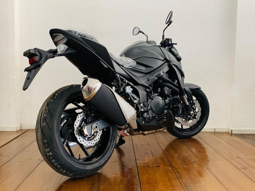 Imagem 21 de 22 de Suzuki Gsxs 750a 2022/2023 0km Preta Naked Sem Carenagem