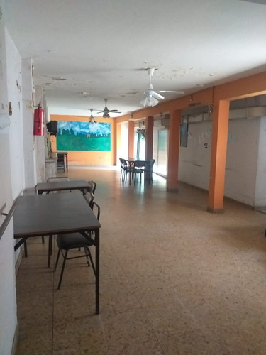 Imagen 26 de 27 de Venta En Castelar De Importante Edificacion.