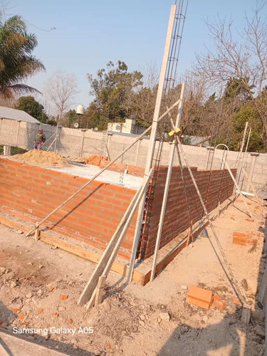 Amplia Casa 4 Ambientes A Construir - El Mejor Precio En Construcción De Ladrillos Y Hormigón