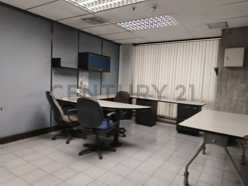 Se Alquila Amplia Oficina En La Urbina