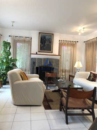 Muy Buena Casa En Venta En La Zona Mas Linda De Playa Mansa.- Ref: 5676