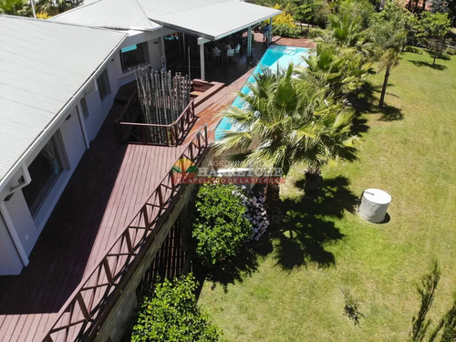 Chalet De Lujo En Venta 4 Dormitorios,5 Baños, Piscina, Garaje, Costa. Maldonado