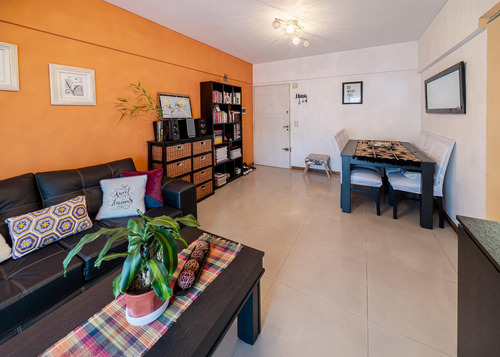 Venta Departamento Dos Ambientes En Florees Con Cochera