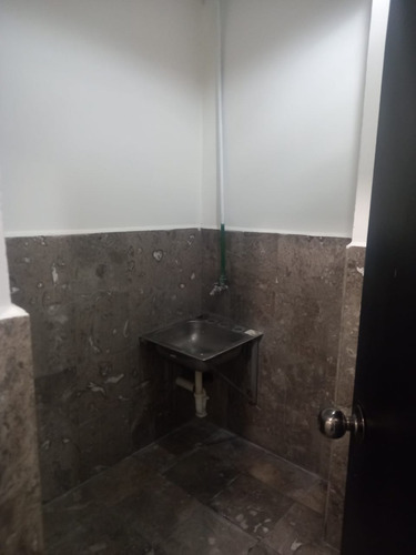 Local Comercial En Renta 228 M², 2 Baños, 8 Estacionamientos, Av José Ma. Iglesias, Chihuahua