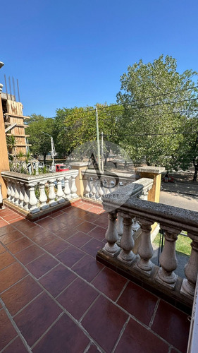 Se Vende Hermoso Chalet En Villa Bosch!!!! Frente A La Plaza Del Pio Xii