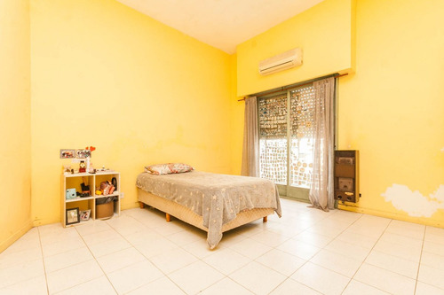 Venta Casa 5 Ambientes En Turdera S/ Lote 1000m2