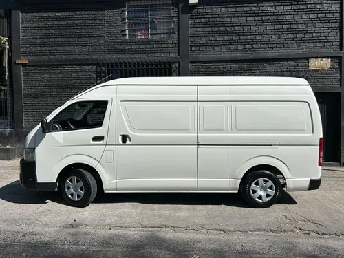 Toyota Hiace Panel Super Larga