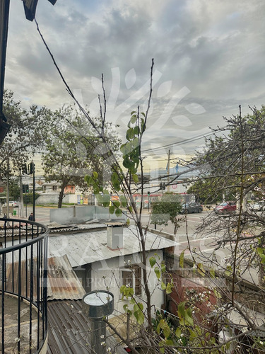 Excelente Casa De Dos Pisos, Incluye Local Comercial