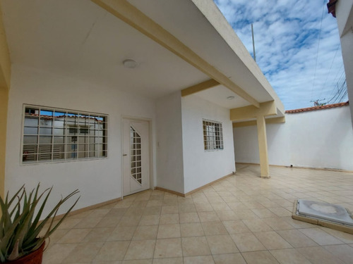 Casa En Venta En La Urb. Las Aves, Maracay