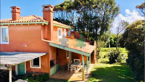 Venta De Casa Amplia De Construcción Sólida Sobre Primera Fila De Mar En La Juanita, José Ignacio - Ref : Eqp5565
